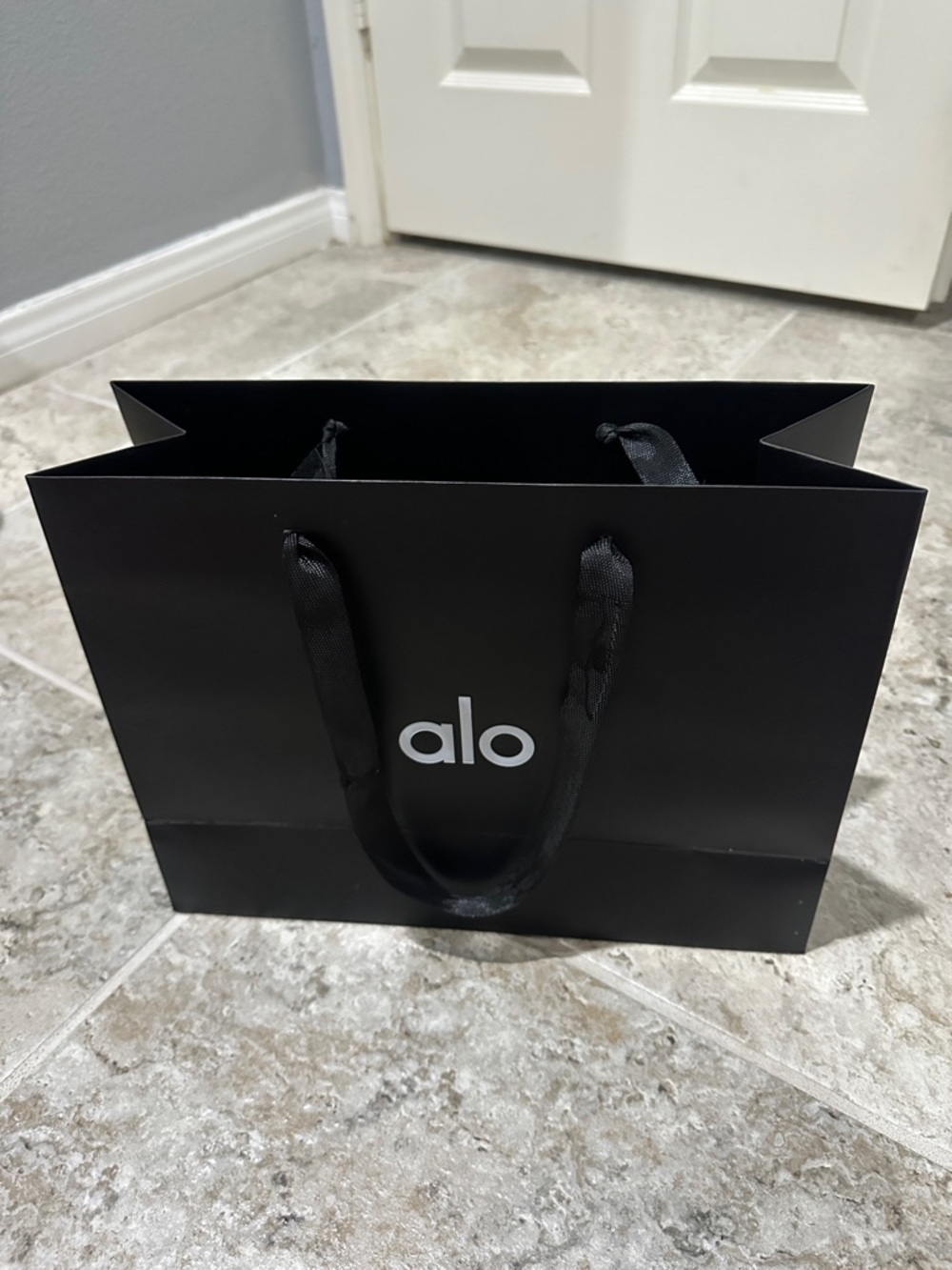 Alo Black Logo Gift Bag - Picture 3 of 3